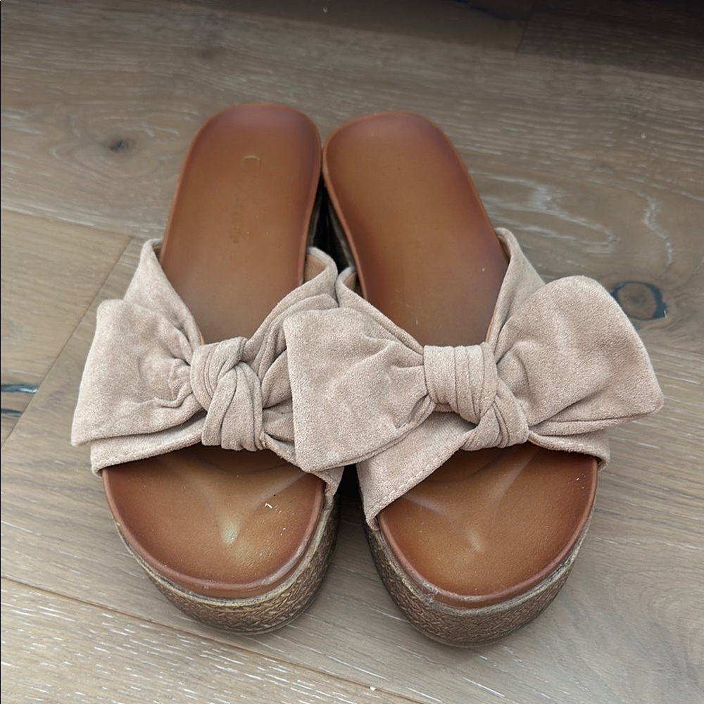 Women's Tan Bow Slide Sandals